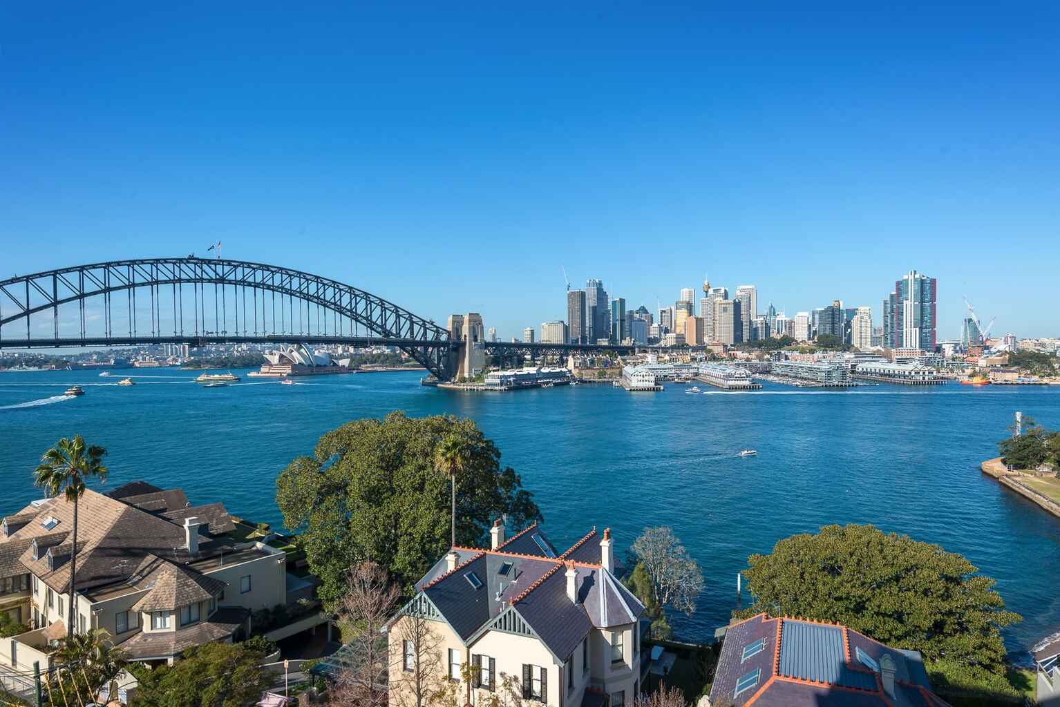 73/2-4  East Crescent Street McMahons Point