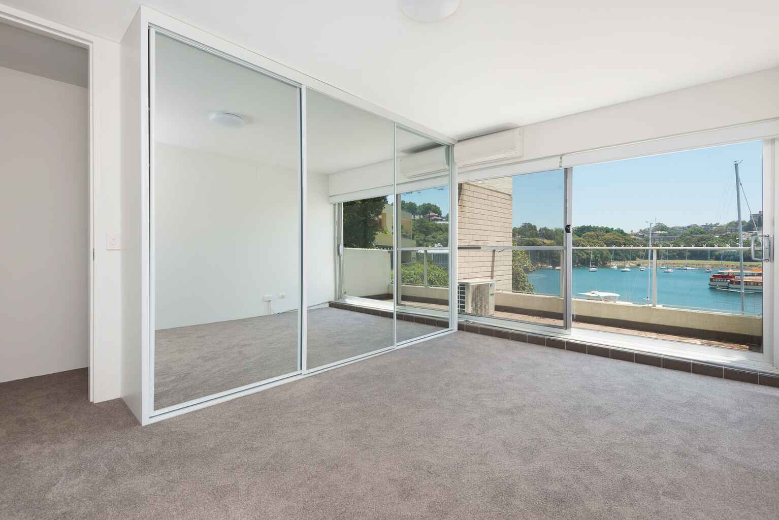 16/8 Munro Street McMahons Point