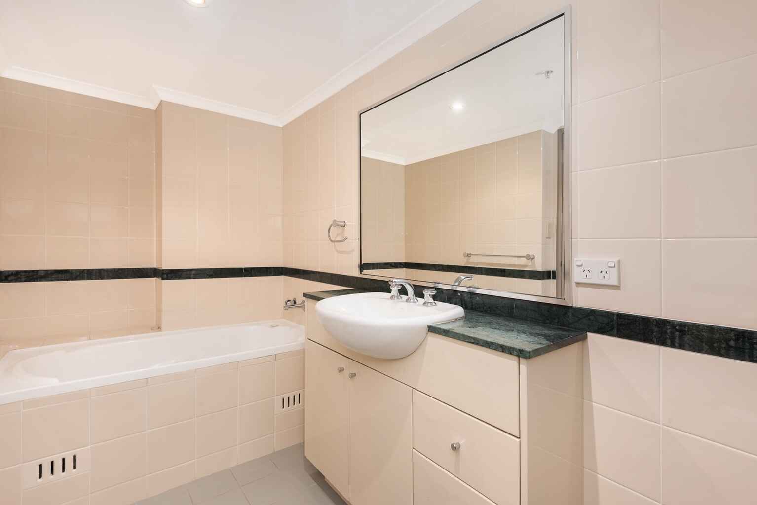 14/237 Miller Street North Sydney