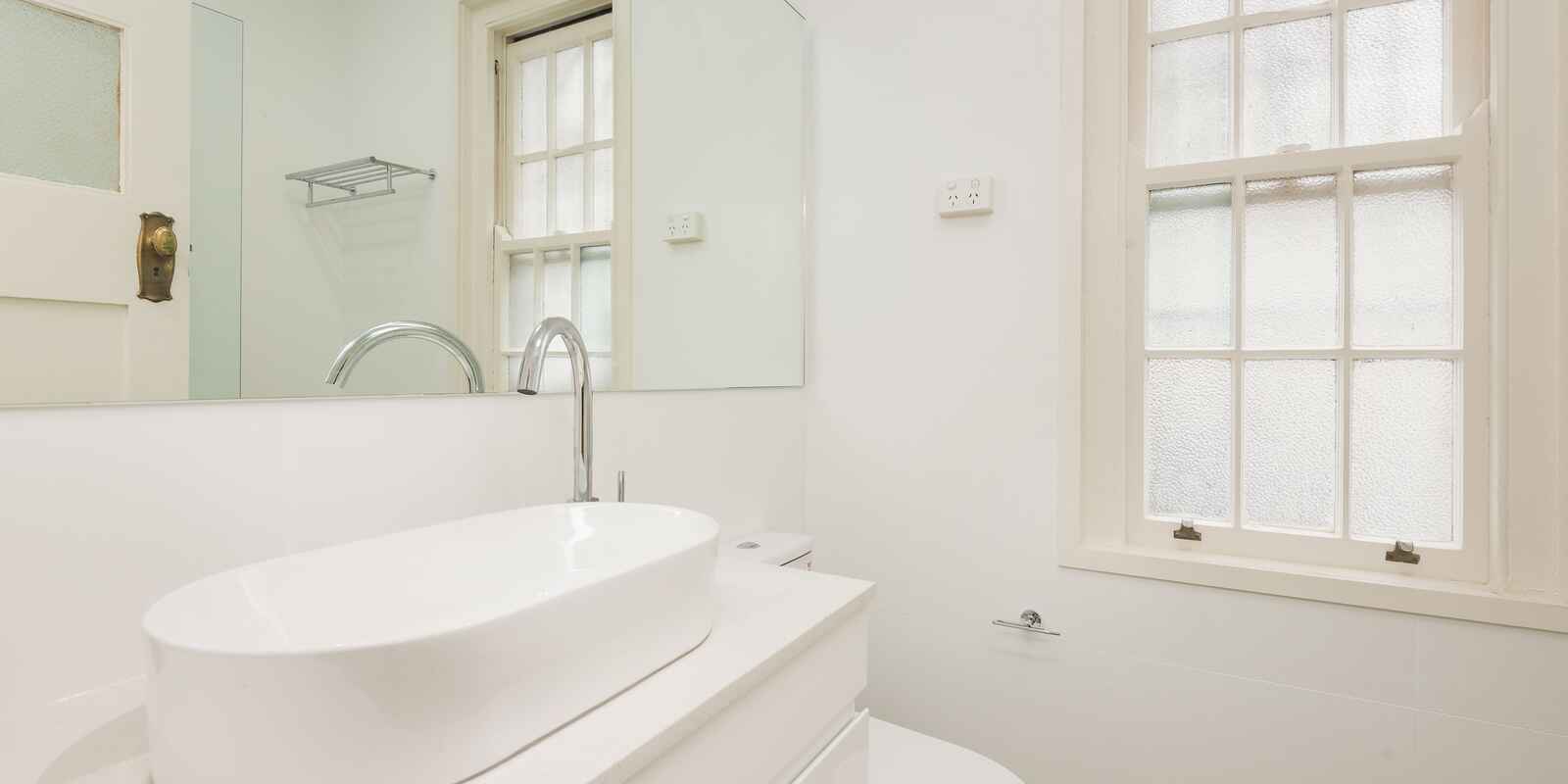 2/16 Whaling Road North Sydney