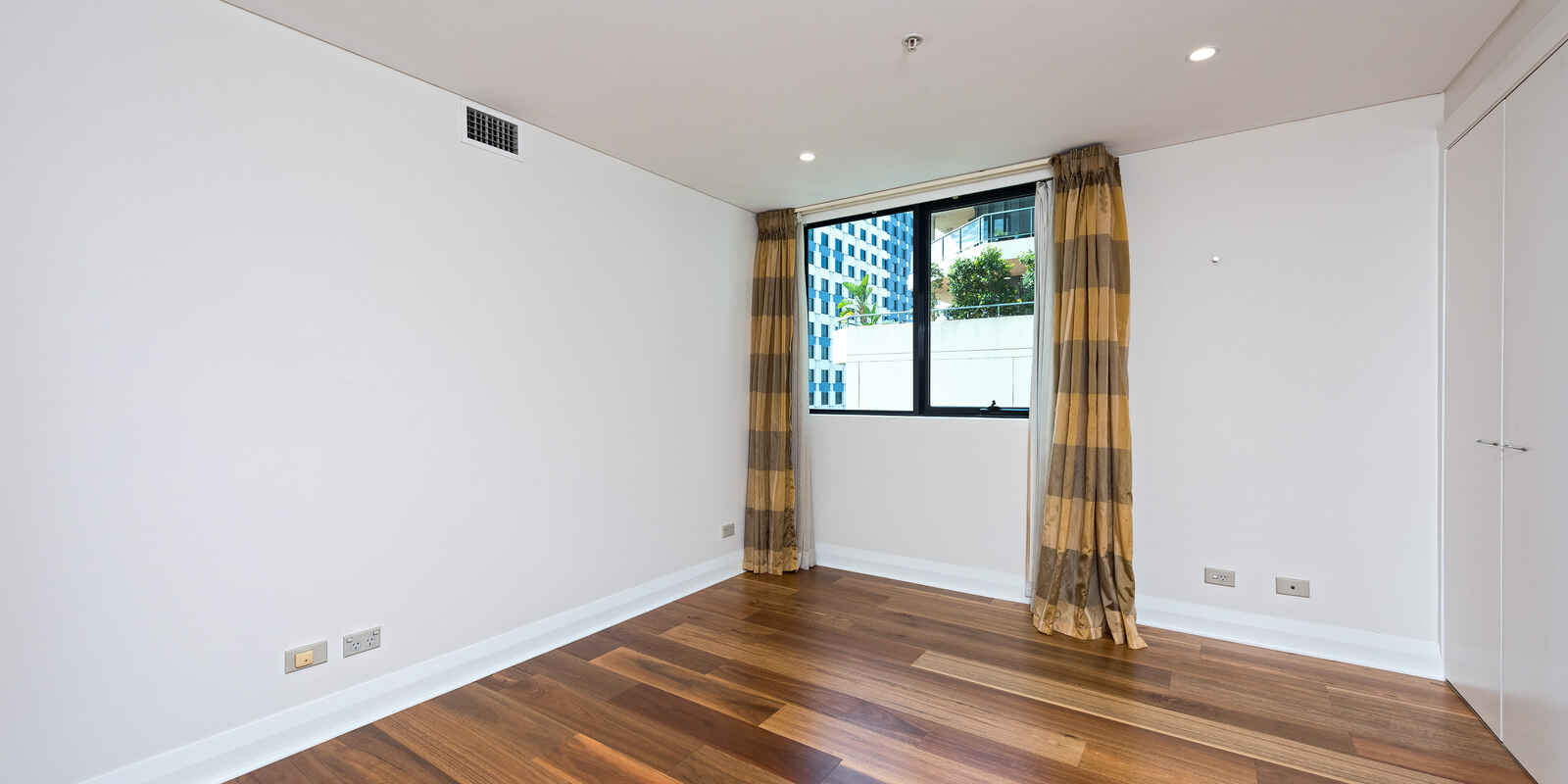 65/237 Miller Street North Sydney