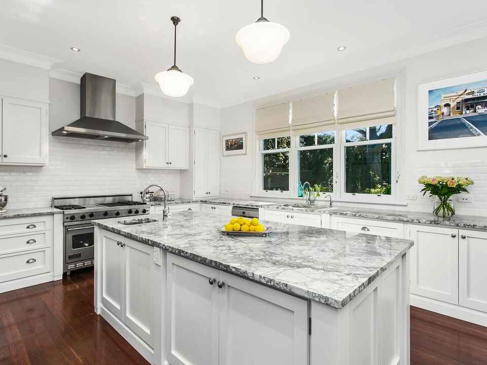 6 Upper Cliff Road Northwood