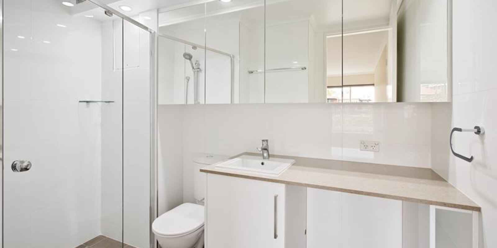 45/90 Blues Point Road McMahons Point
