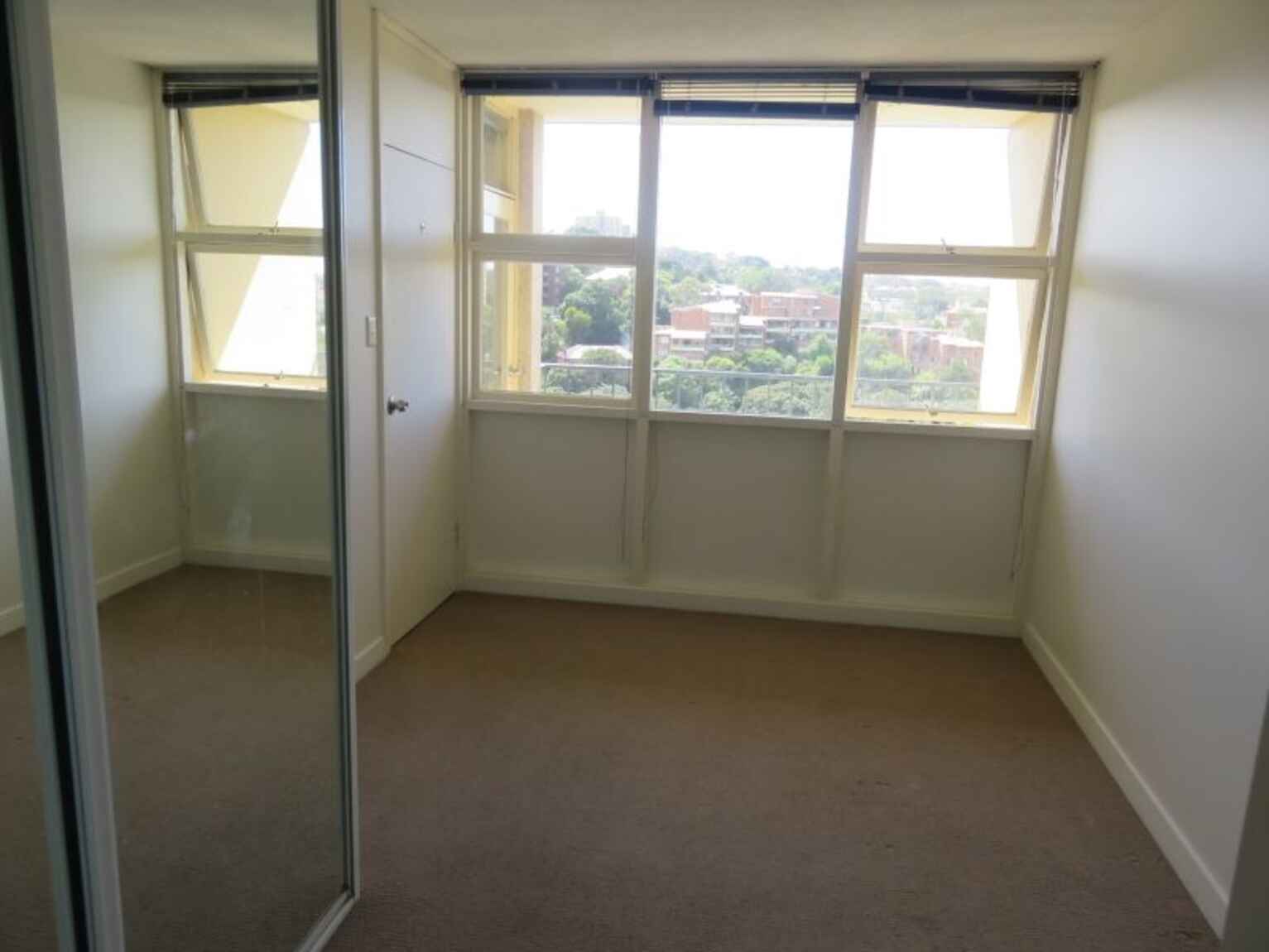 819/22 Doris Street North Sydney