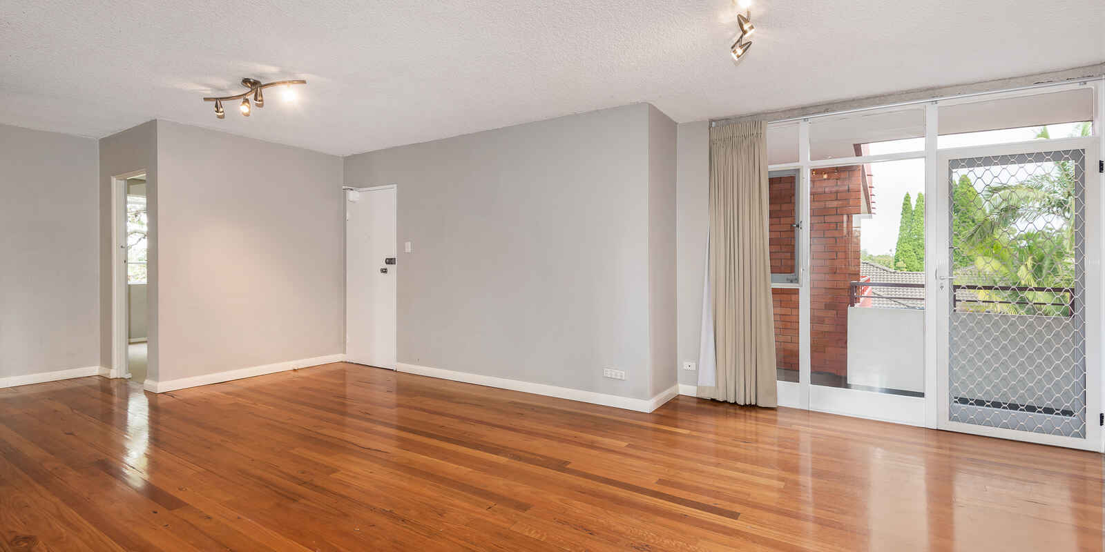 15/11 Hampden Road Artarmon