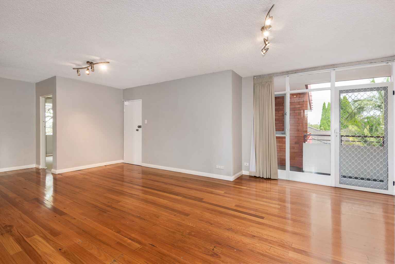 15/11 Hampden Road Artarmon