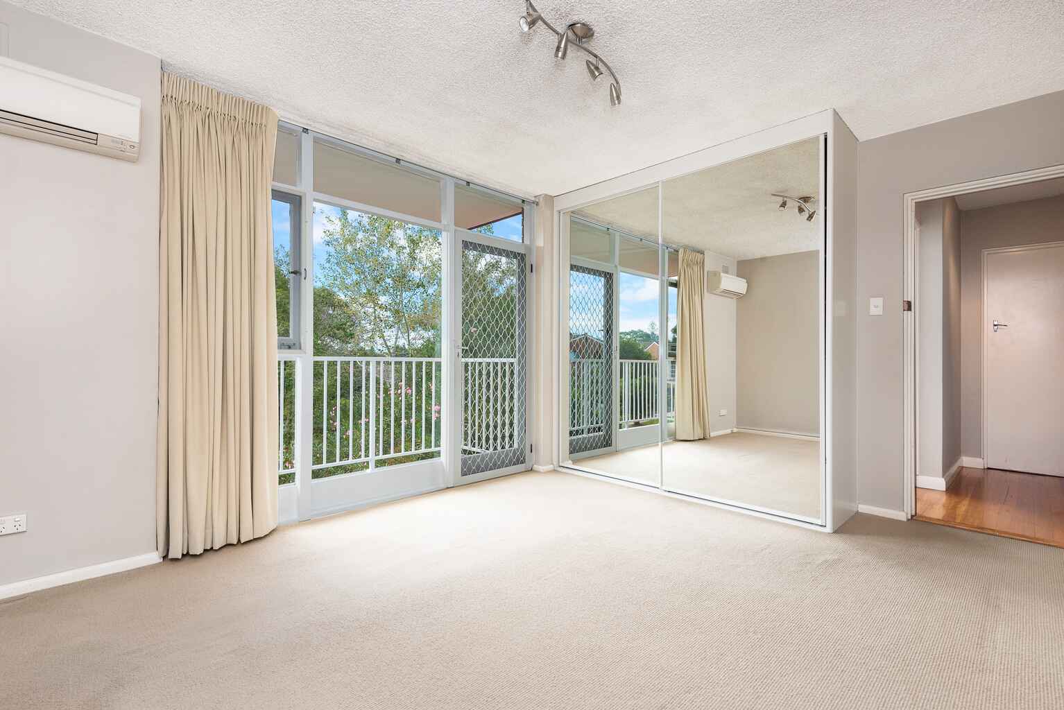 15/11 Hampden Road Artarmon