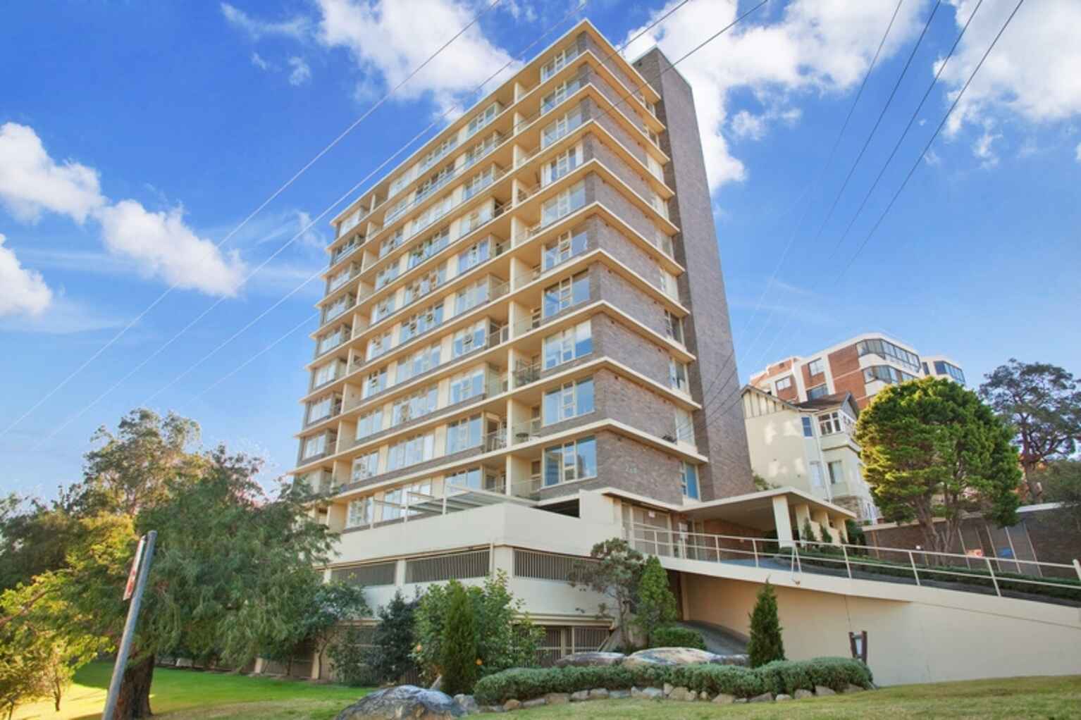 75/2 East Crescent Street  McMahons Point