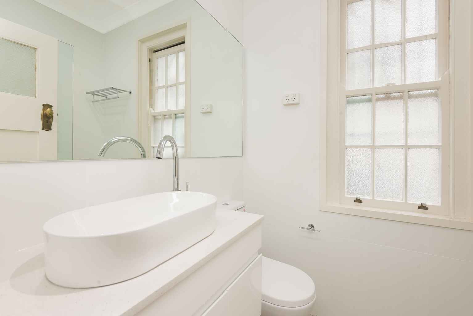 2/16 Whaling Road North Sydney