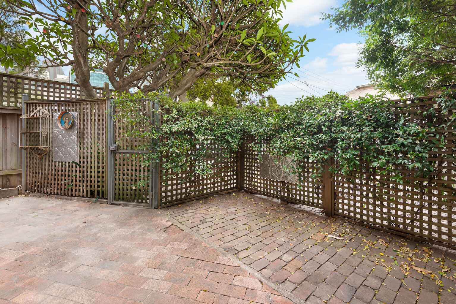 2/16 Whaling Road North Sydney