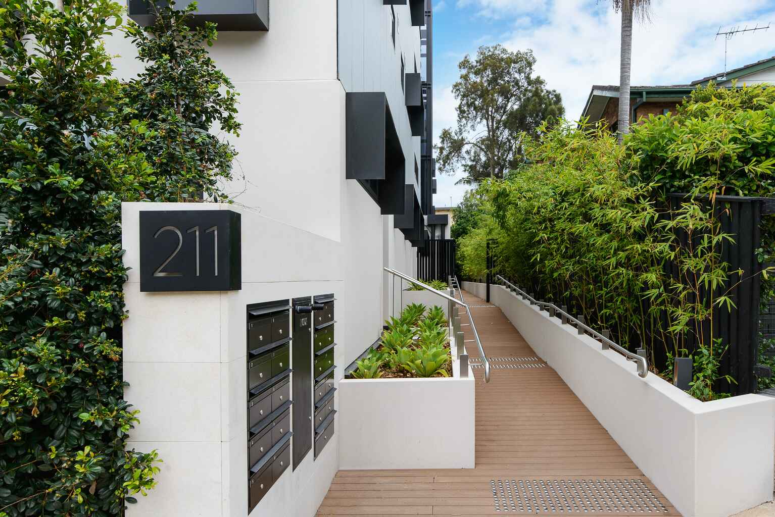 16/211 Military Road Cremorne