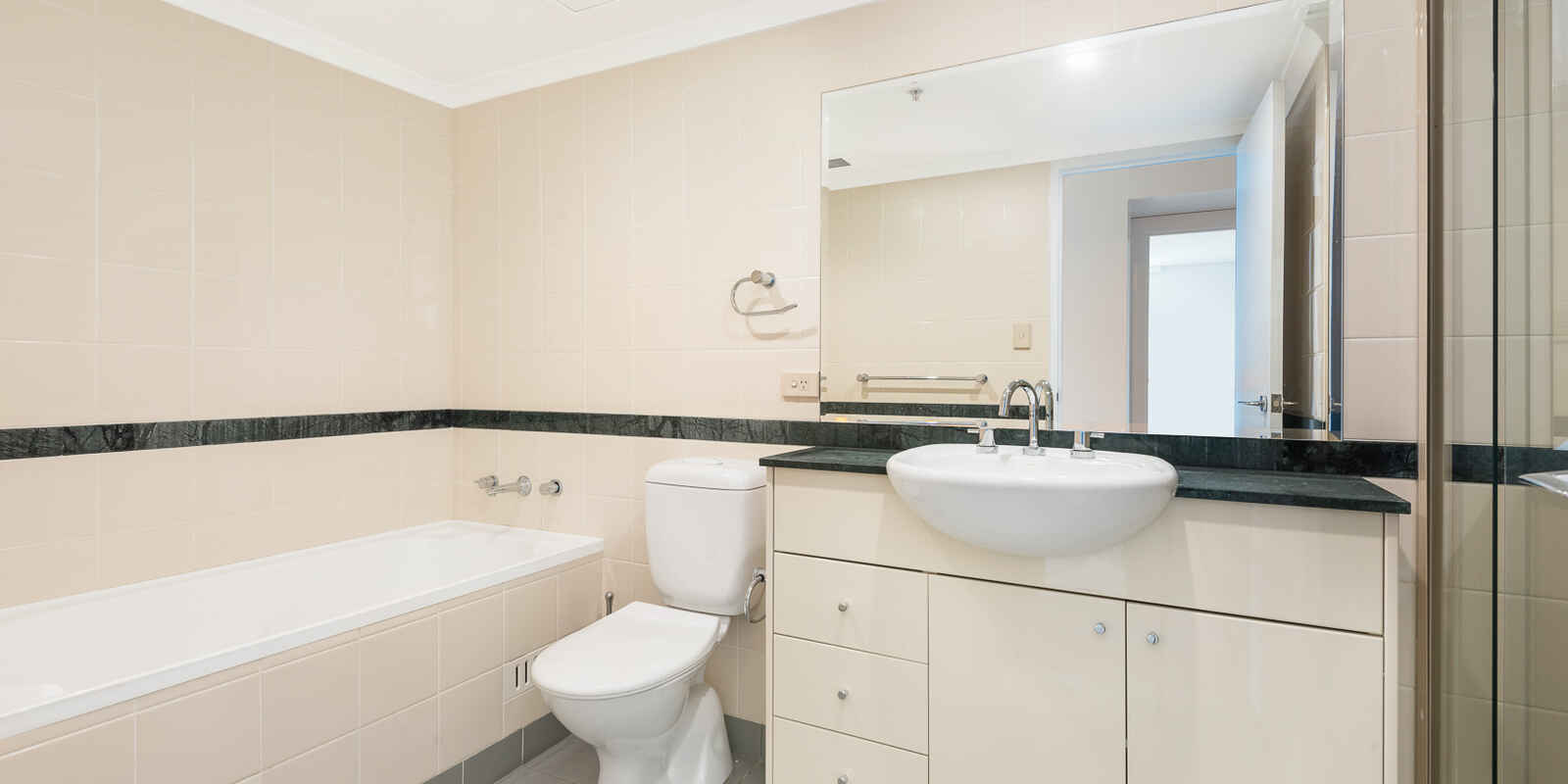 33/237 Miller Street North Sydney