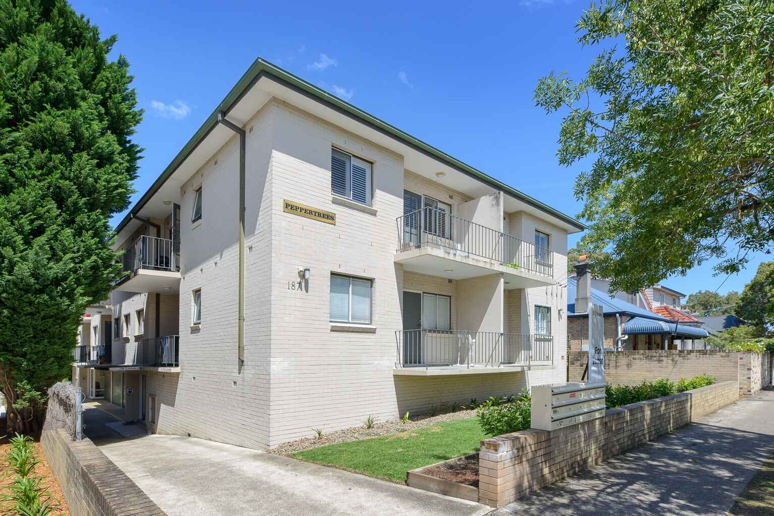 8/187 West Street Crows Nest