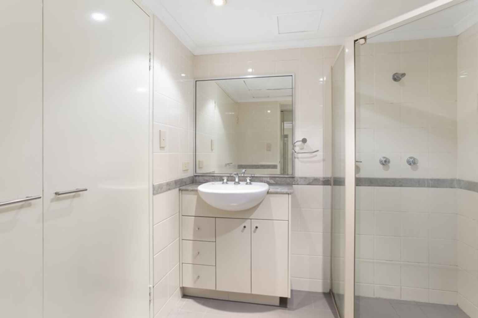 16/237 Miller Street North Sydney 16/237 Miller Street North Sydney