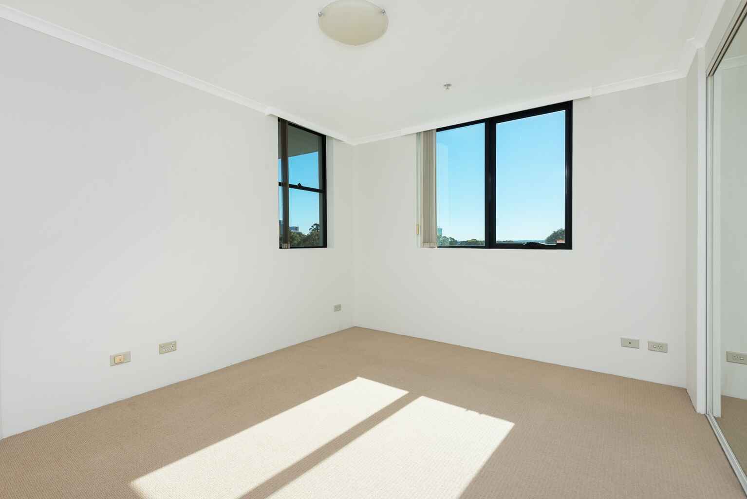 69/237 Miller Street North Sydney