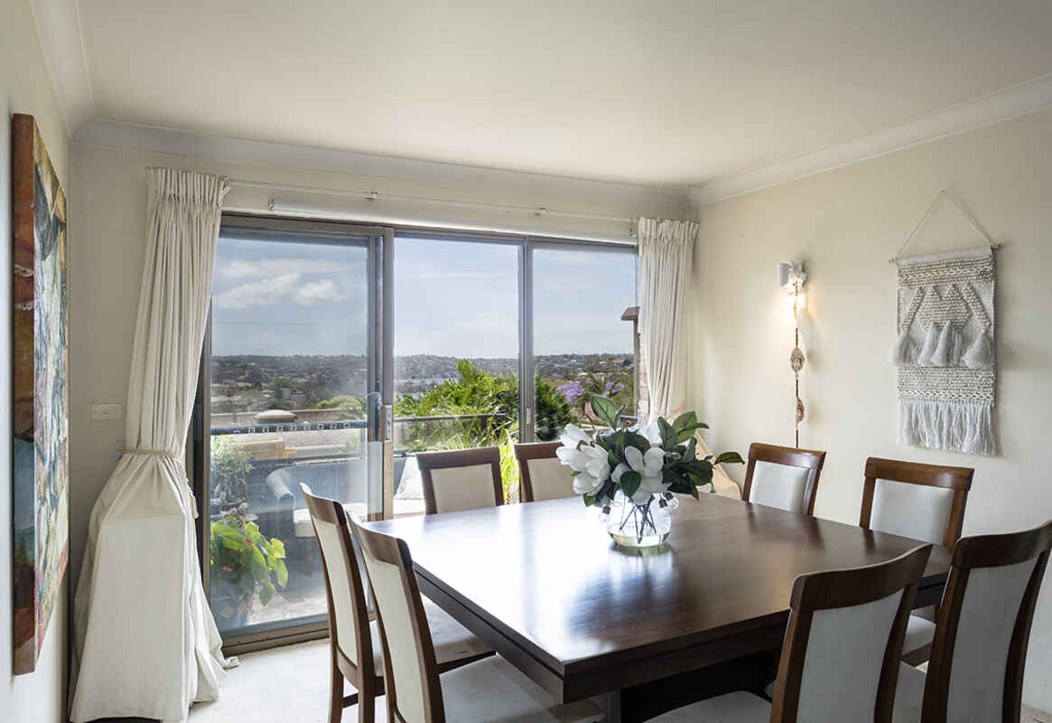 Expansive Middle Harbour unit with lush courtyard 