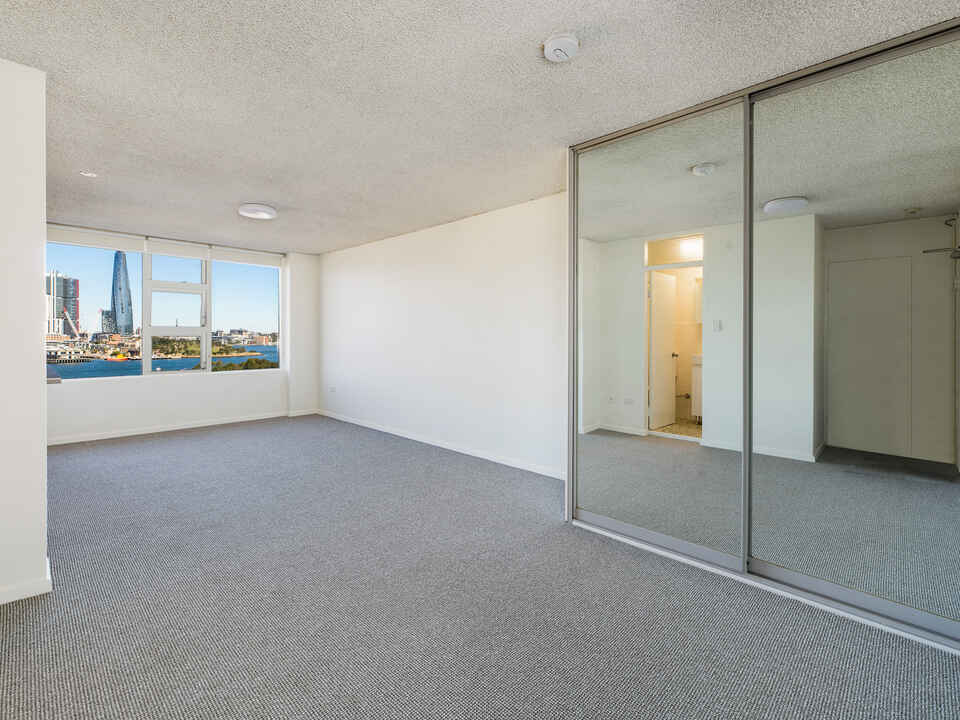 42/2-4 East Crescent Street  McMahons Point
