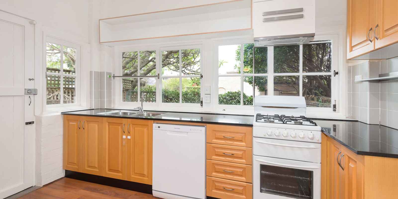 2/16 Whaling Road North Sydney