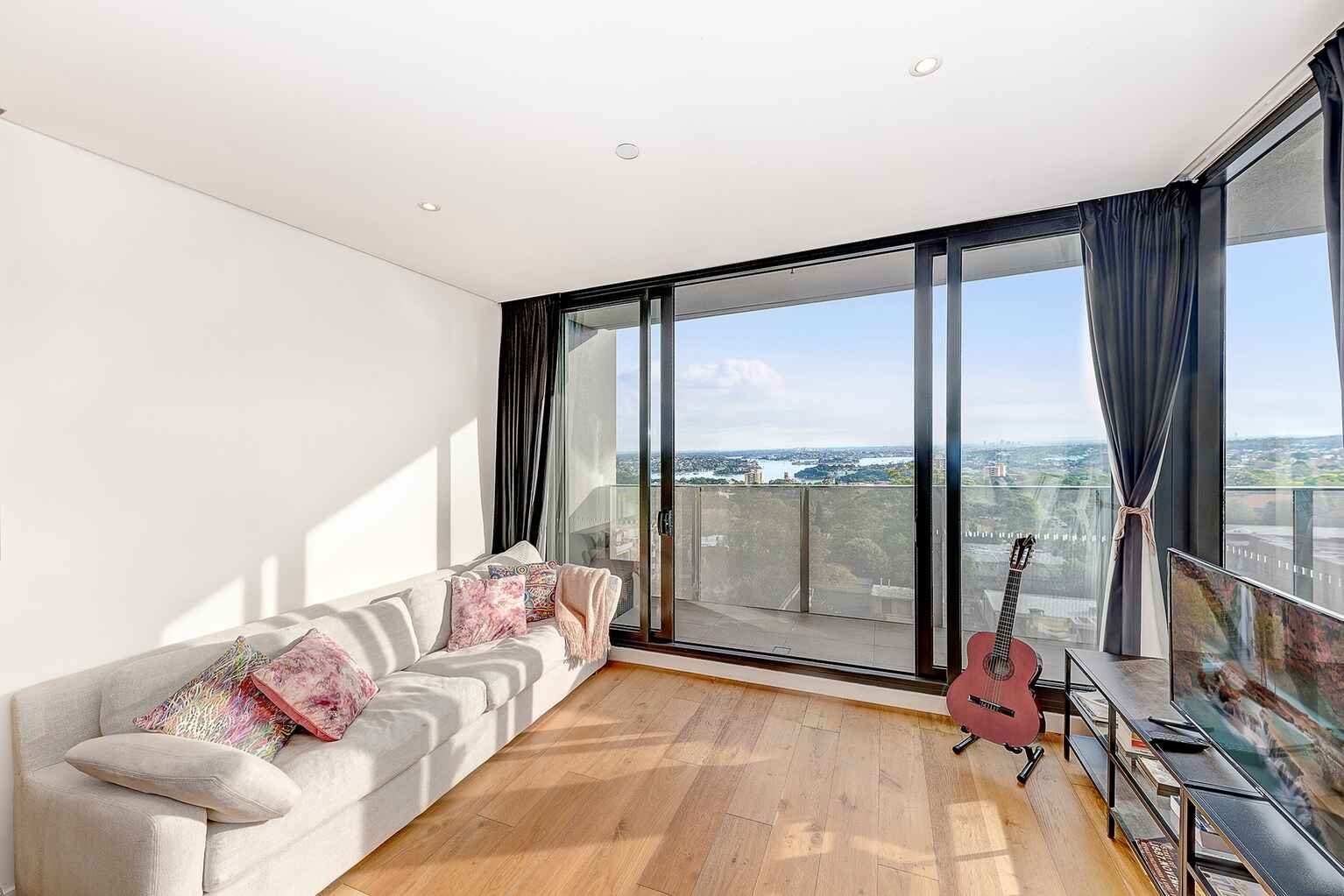 1308/225  Pacific Highway North Sydney