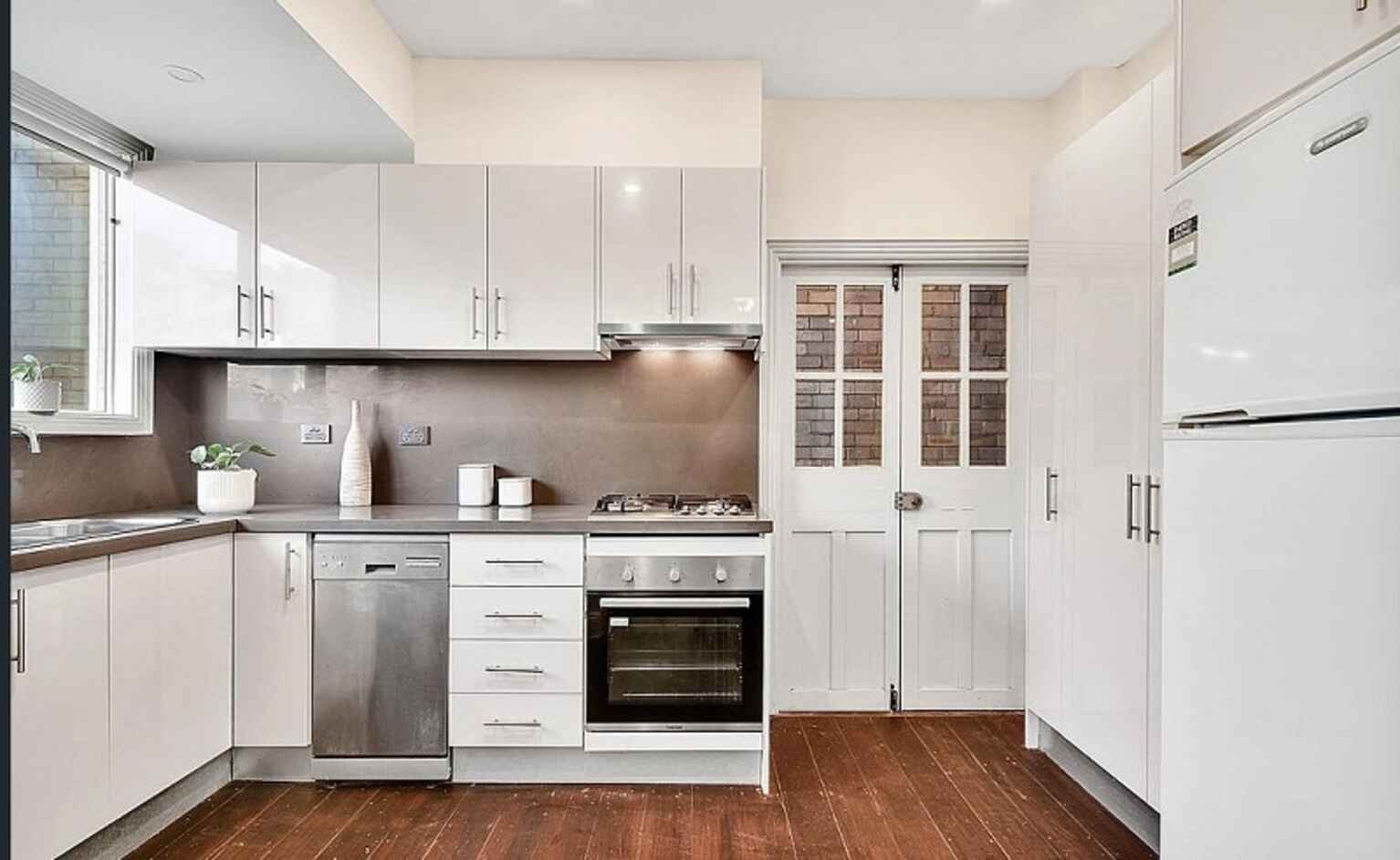 6 McLaren Street North Sydney