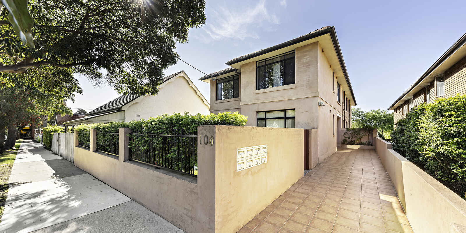 2/108 Atchison Street Crows Nest