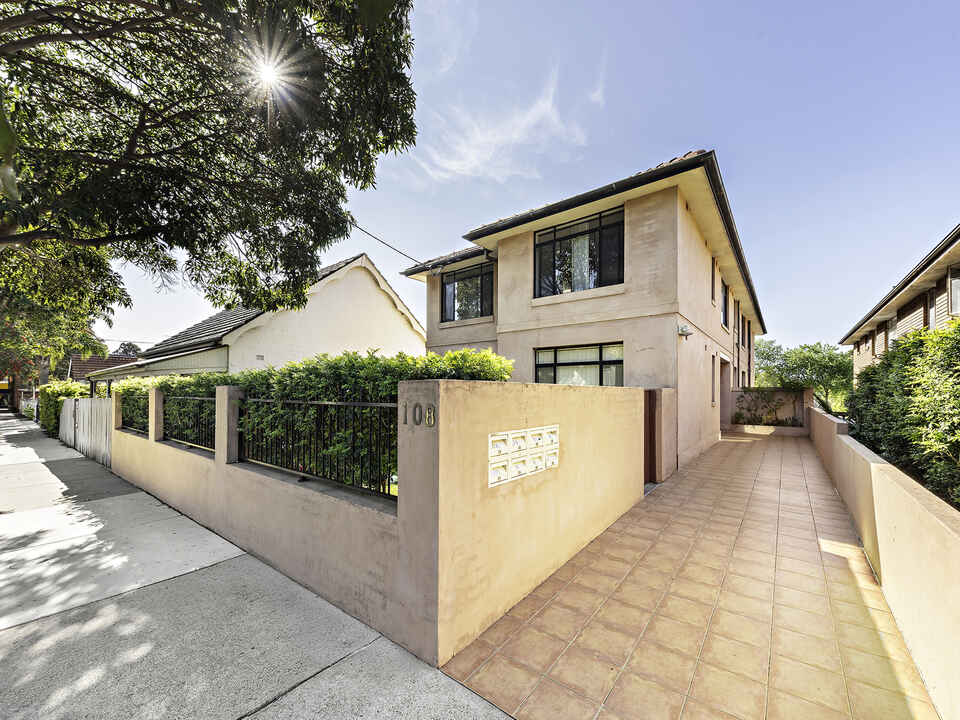 2/108 Atchison Street Crows Nest