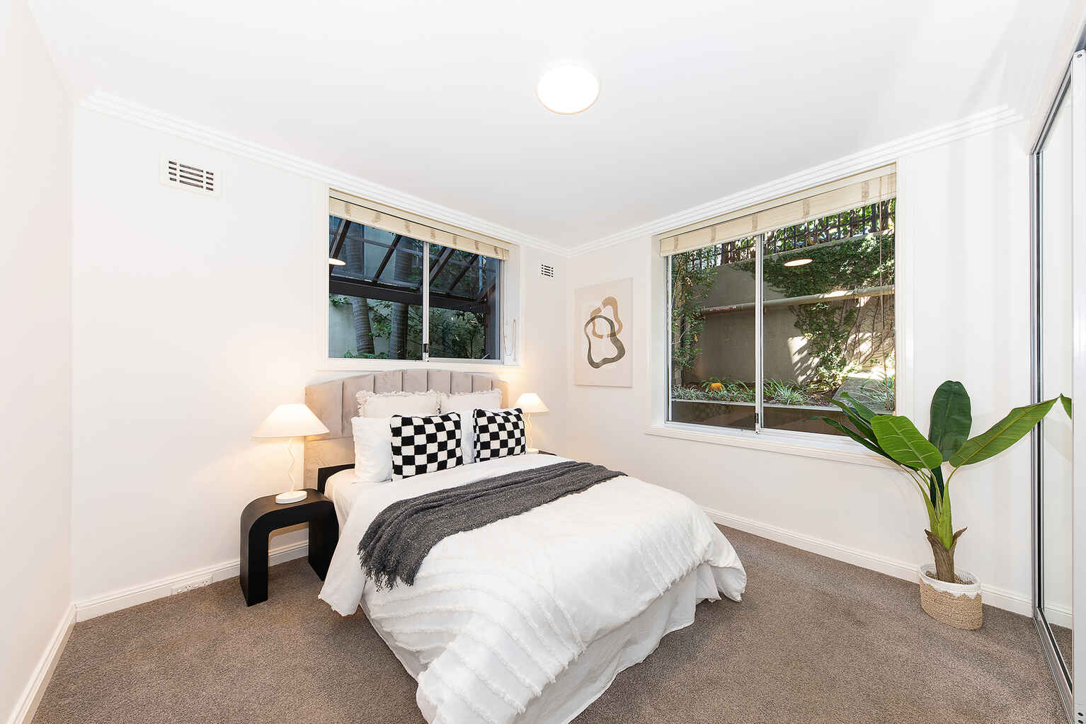 2/27B Elamang Avenue Kirribilli