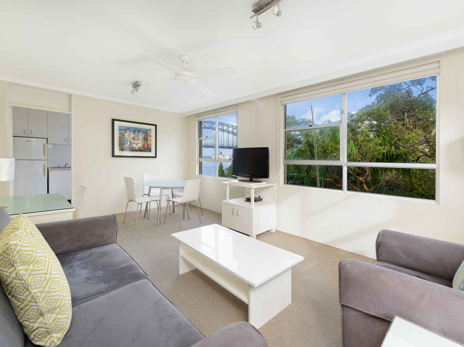 17/2A Henry Lawson Drive McMahons Point