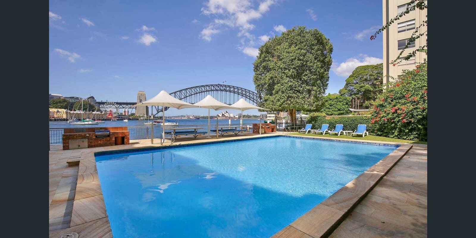 17/2A Henry Lawson Drive McMahons Point