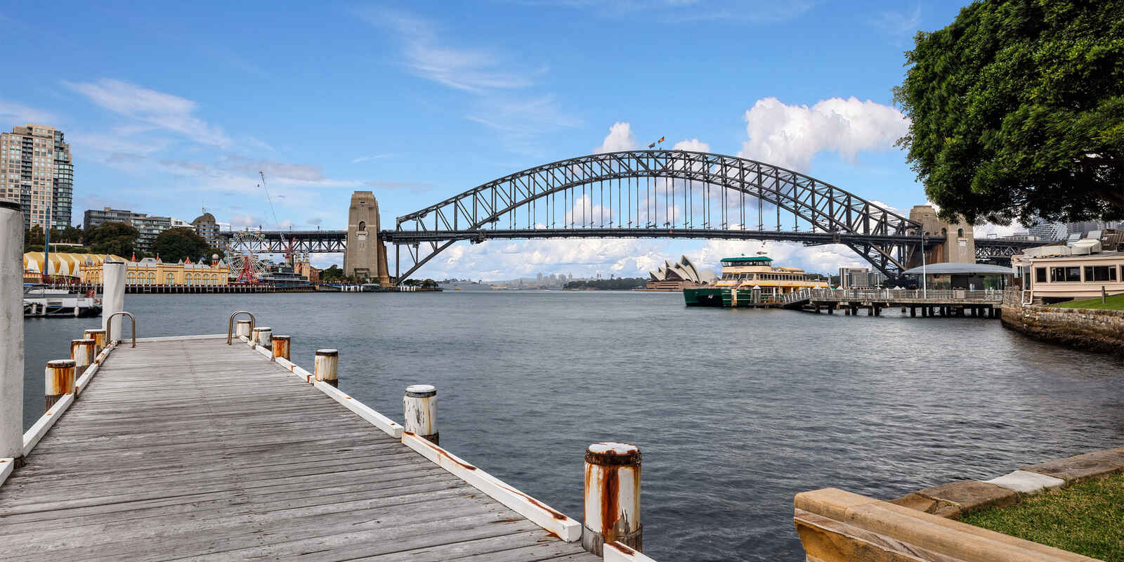 17/2A Henry Lawson Drive McMahons Point