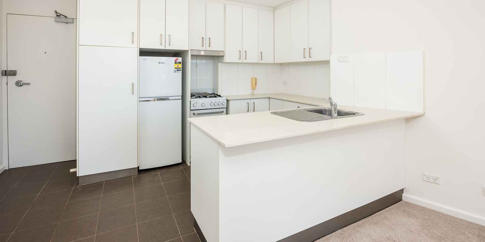 93/21 East Crescent McMahons Point