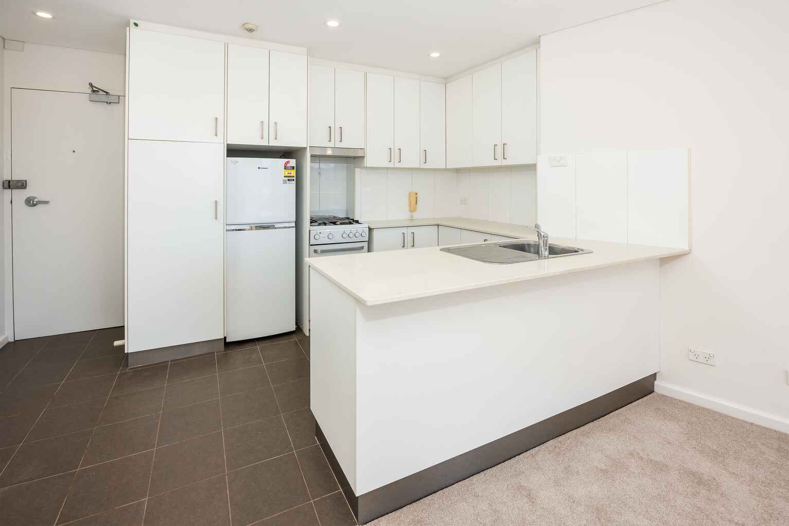 93/21 East Crescent McMahons Point