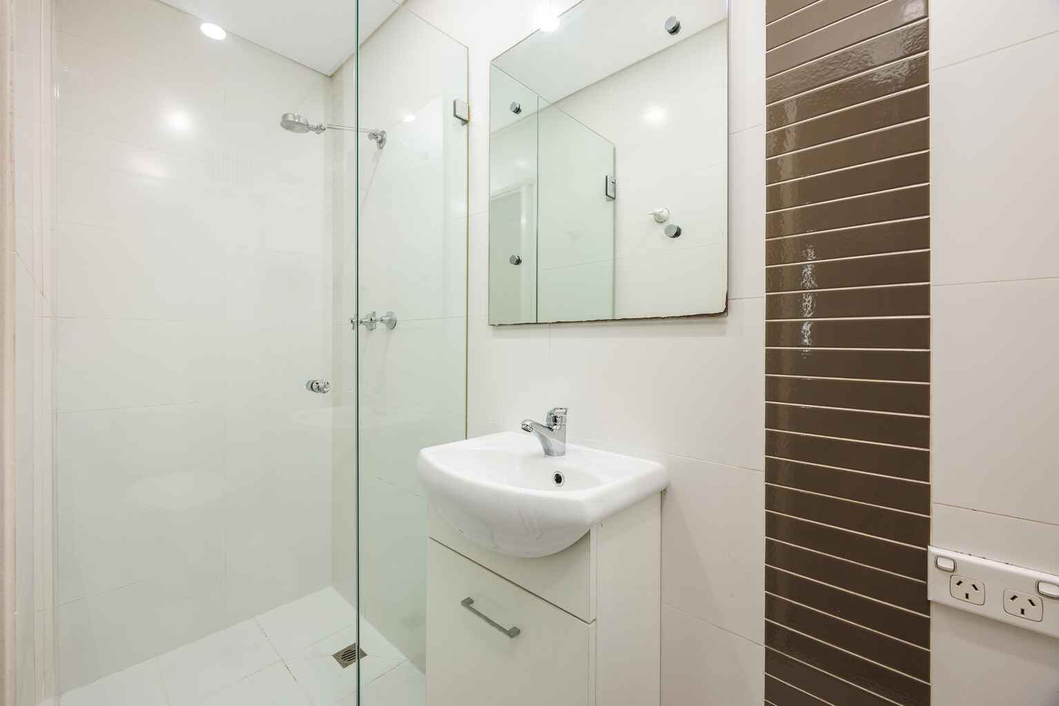 93/21 East Crescent McMahons Point