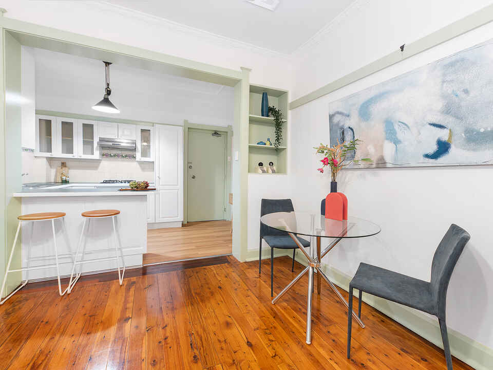 2/111 Carabella Street Kirribilli