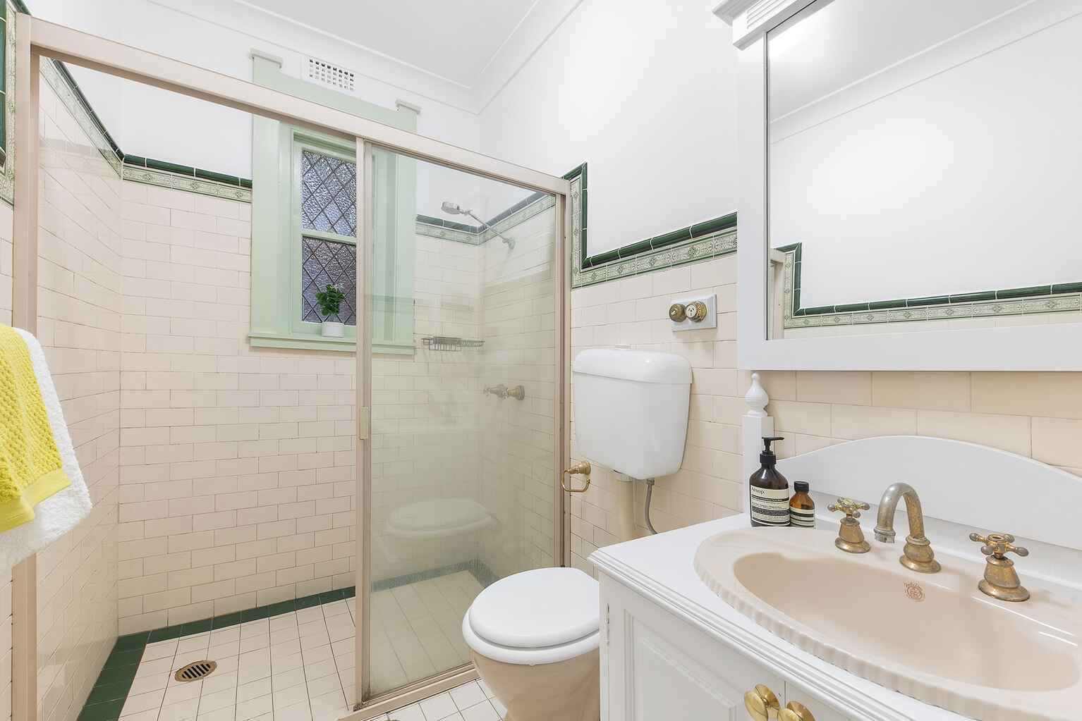 2/111 Carabella Street Kirribilli