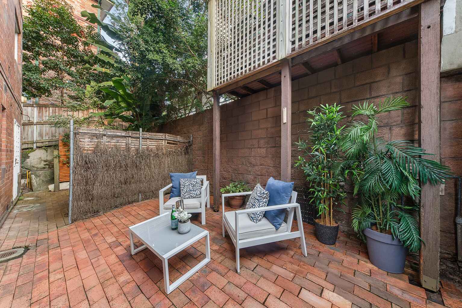2/111 Carabella Street Kirribilli