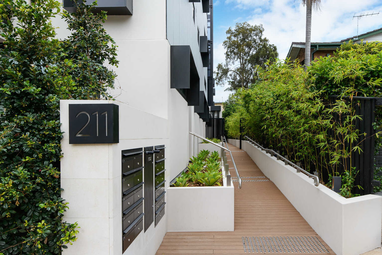 13/211 Military Road Cremorne
