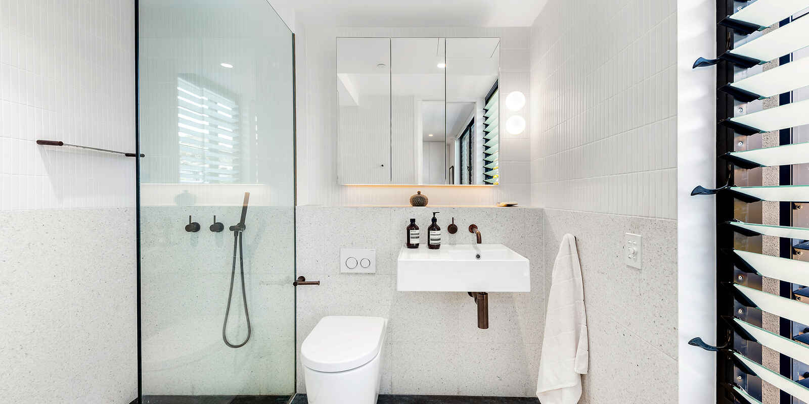 2/15 Montpelier Street Neutral Bay