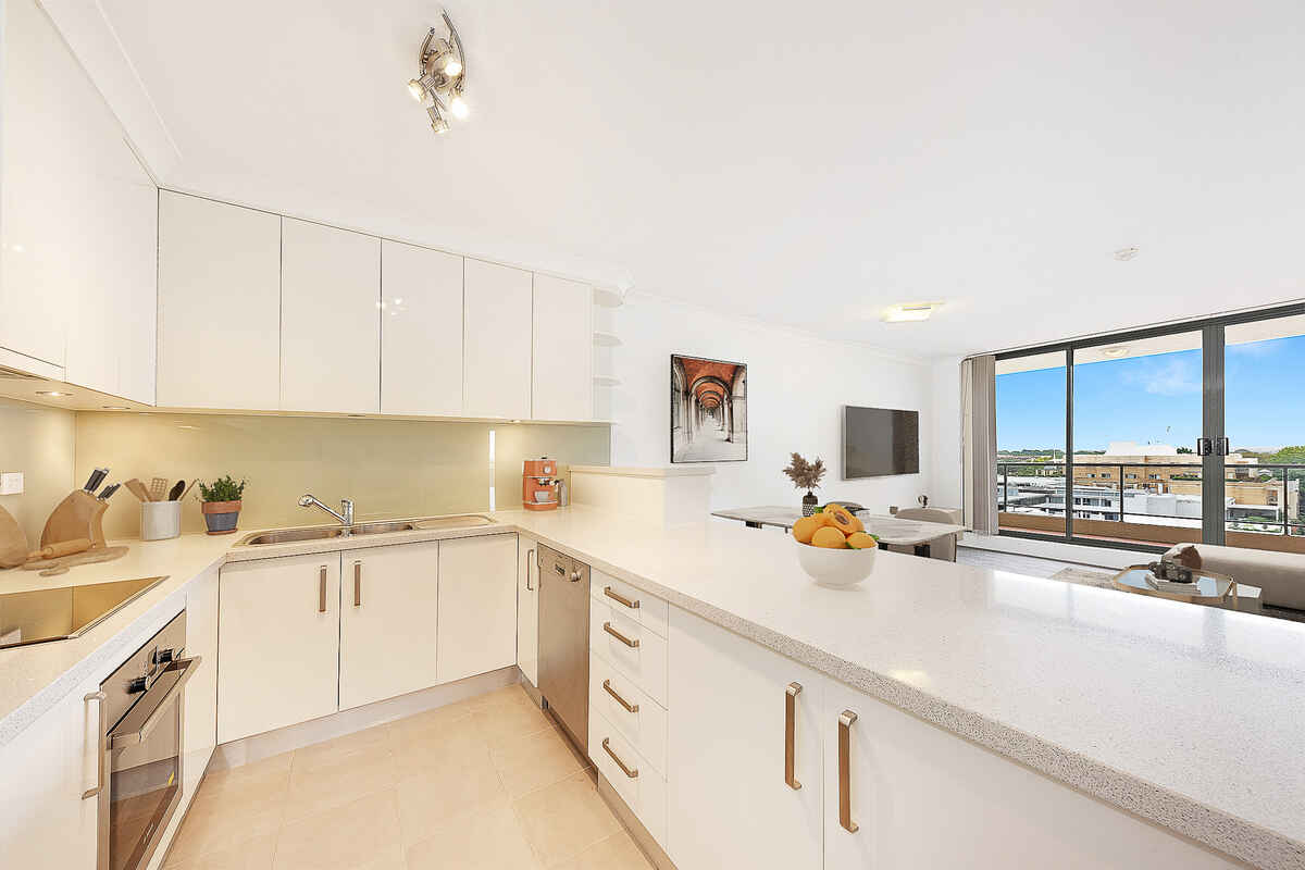 902/37-39 McLaren Street North Sydney