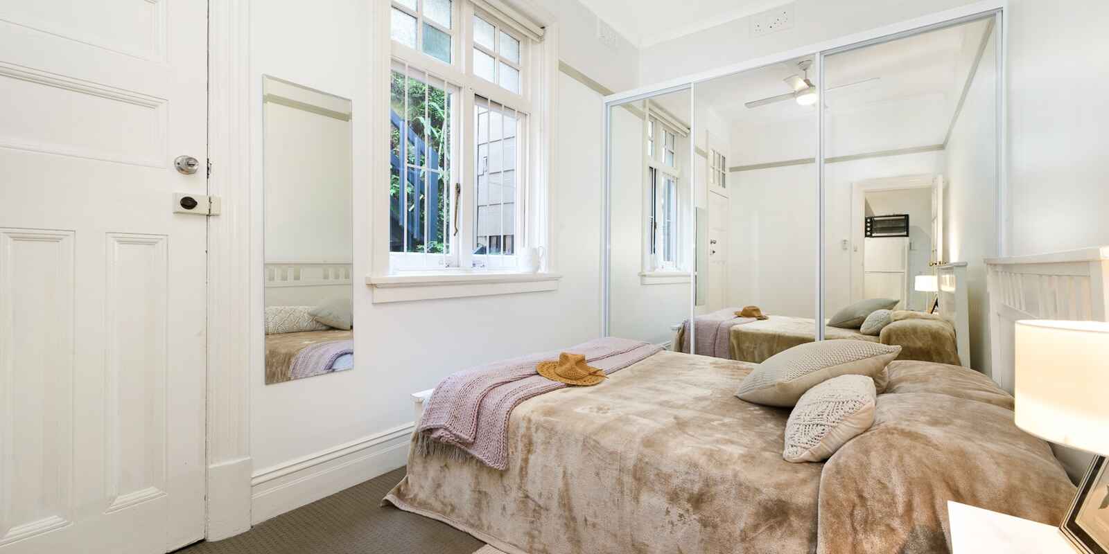 4/15 East Crescent Street McMahons Point