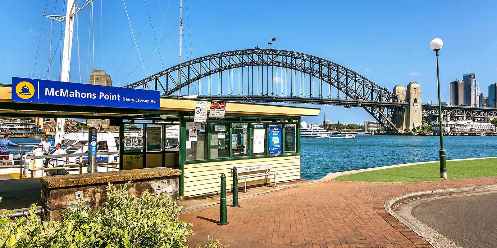 4/15 East Crescent Street McMahons Point