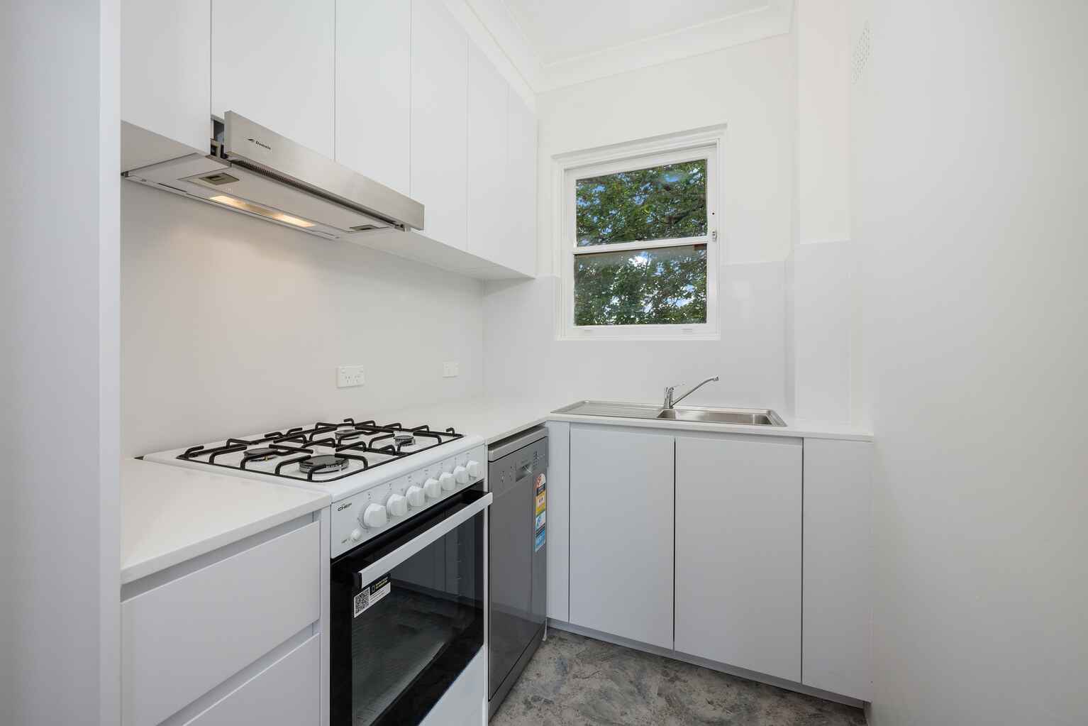8/16 Mckye Street Waverton