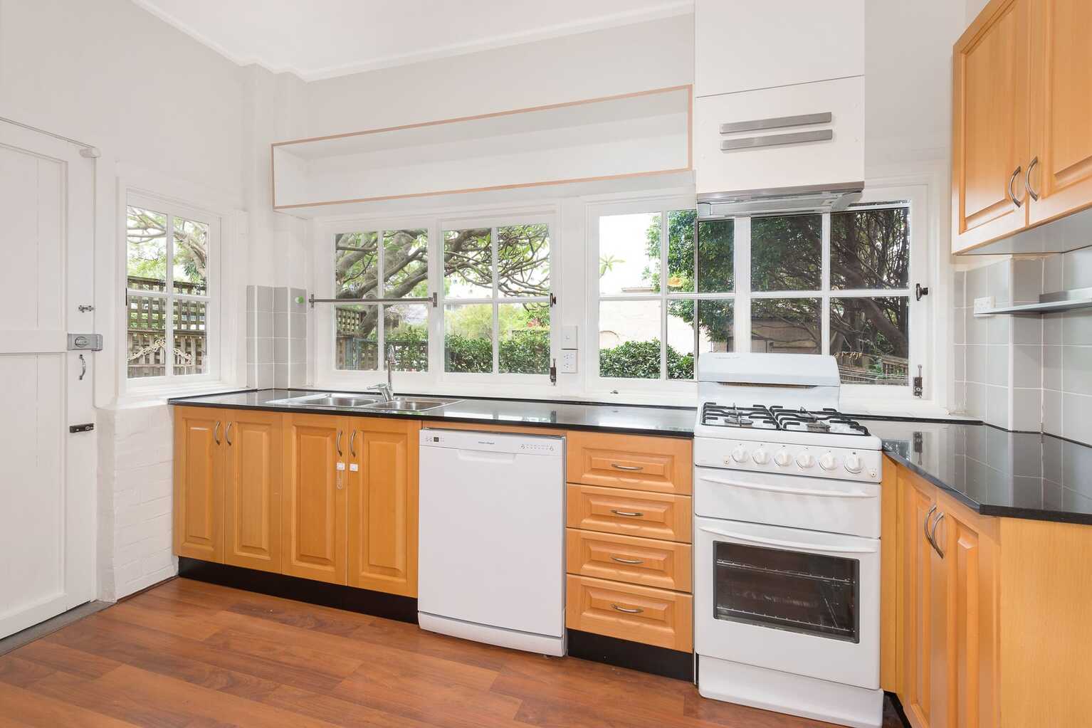 2/16 Whaling Road North Sydney
