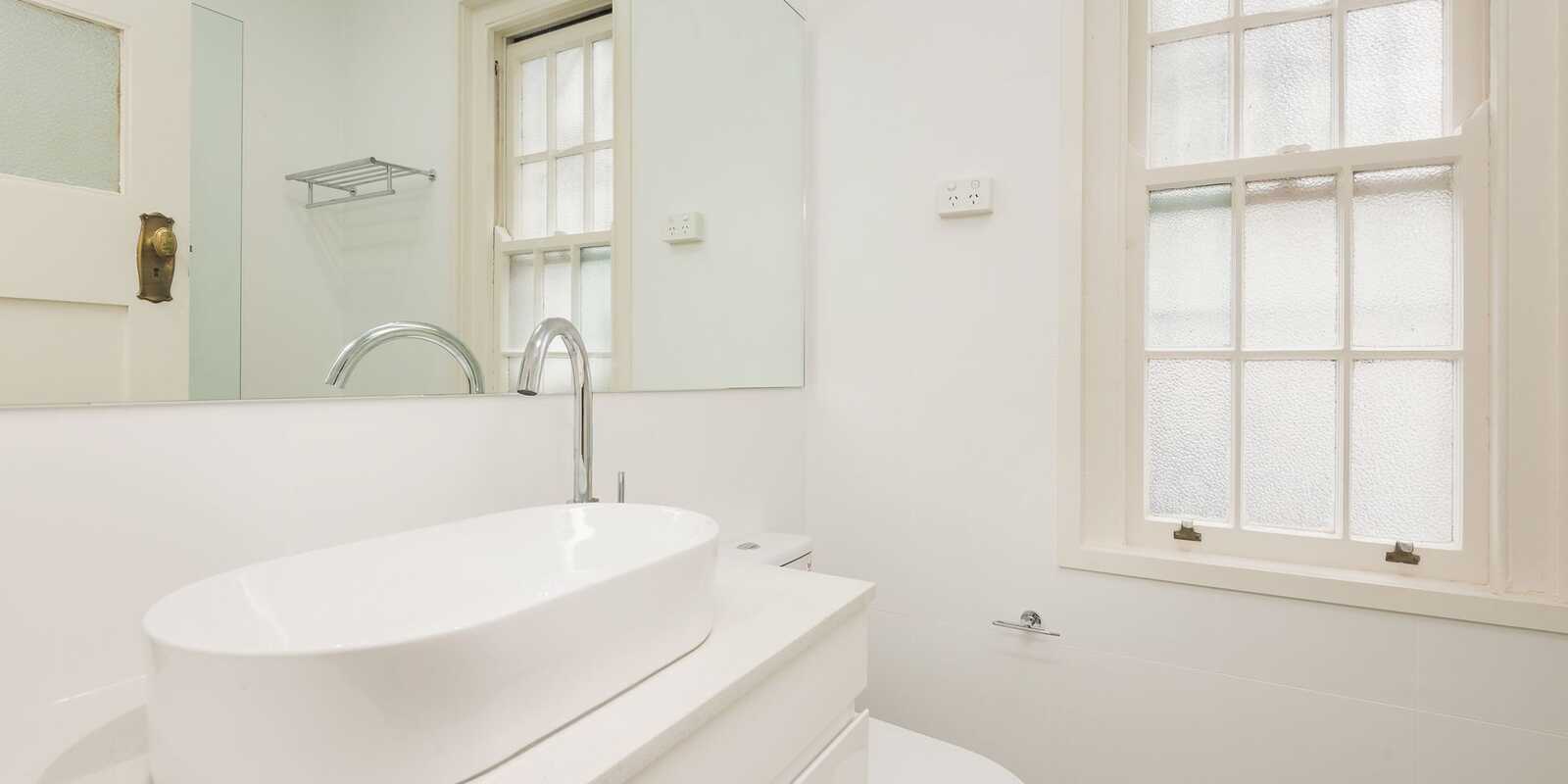 2/16 Whaling Road North Sydney