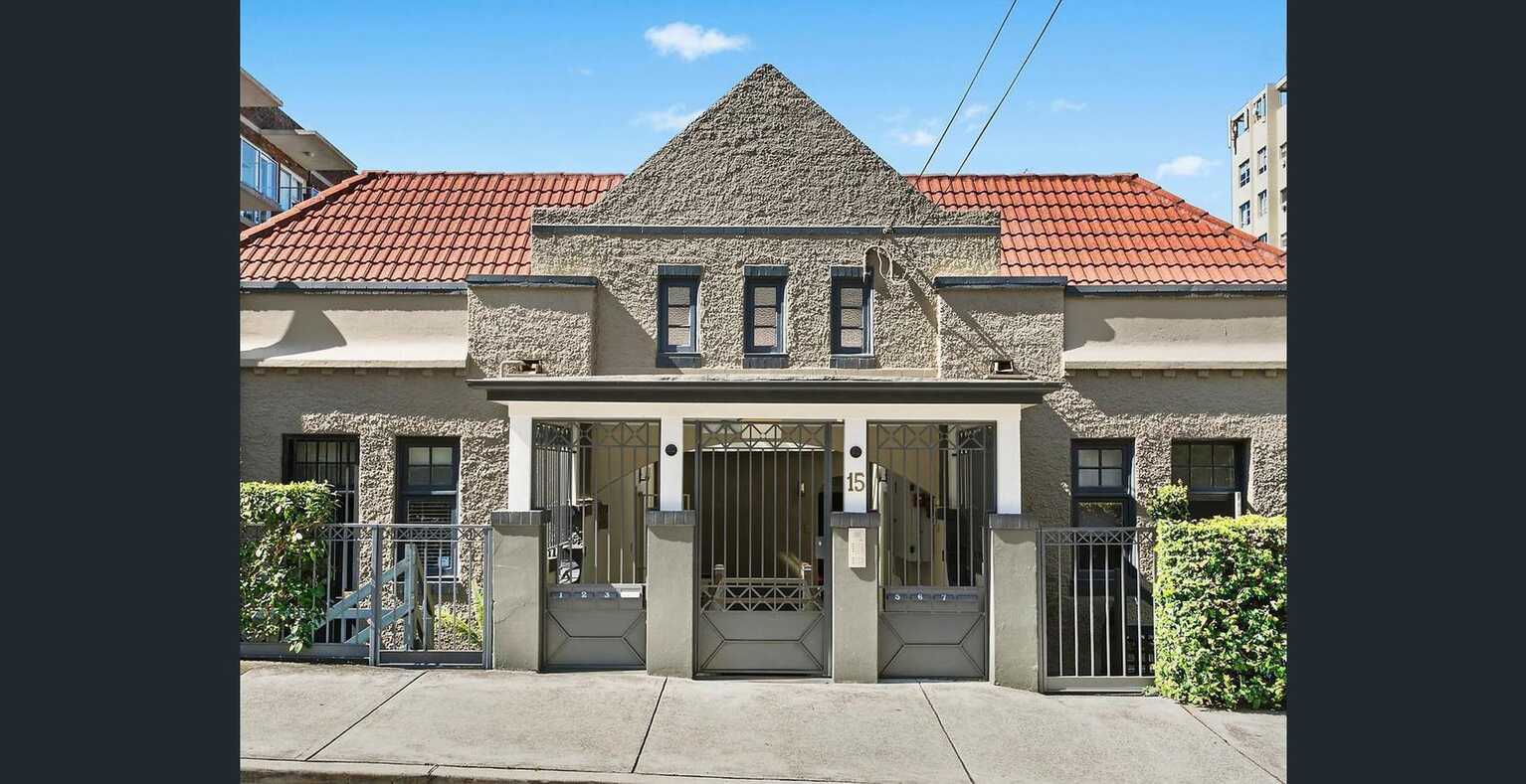 4/15 East Crescent Street McMahons Point