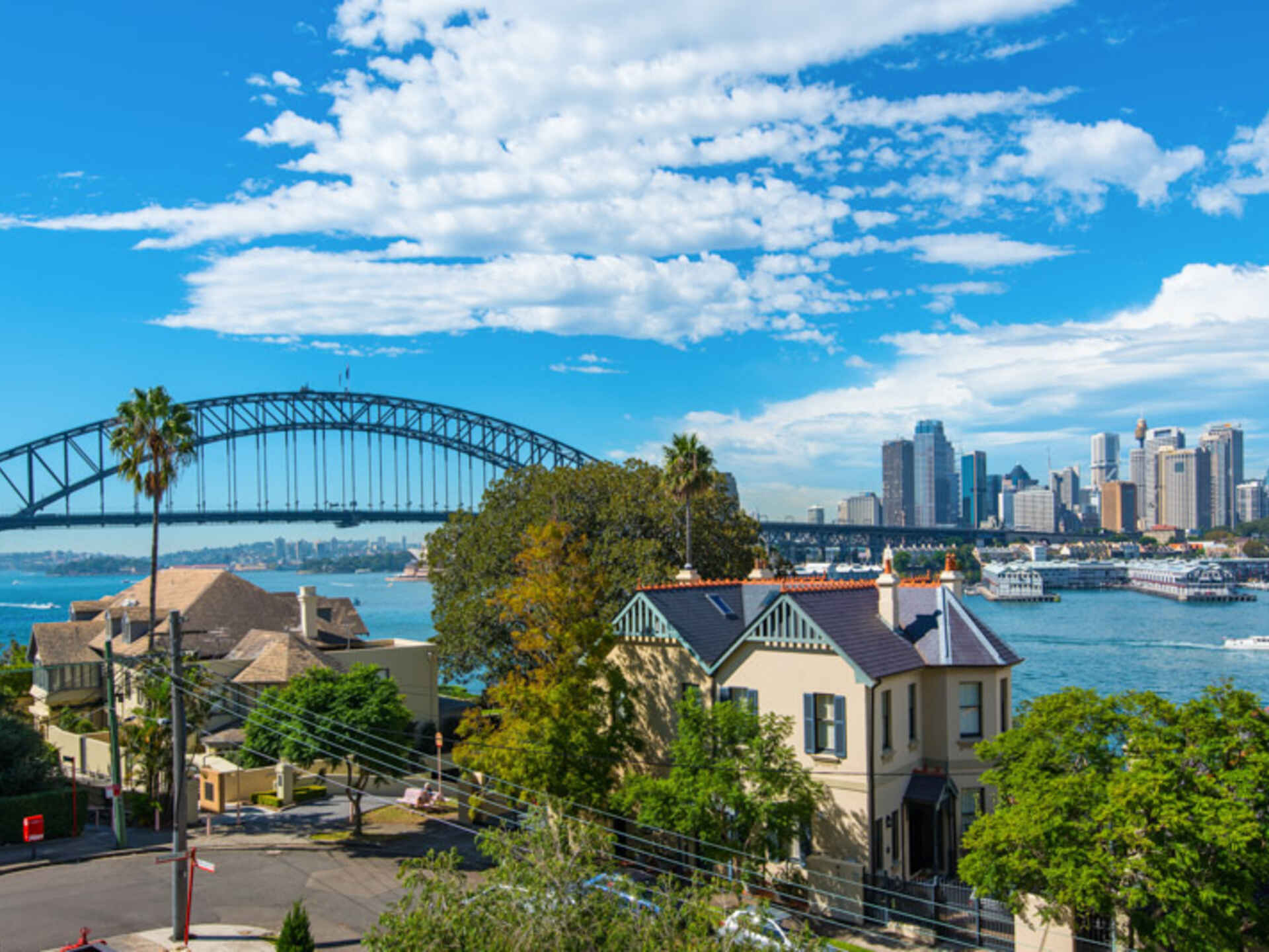 23/2 East Crescent Street McMahons Point
