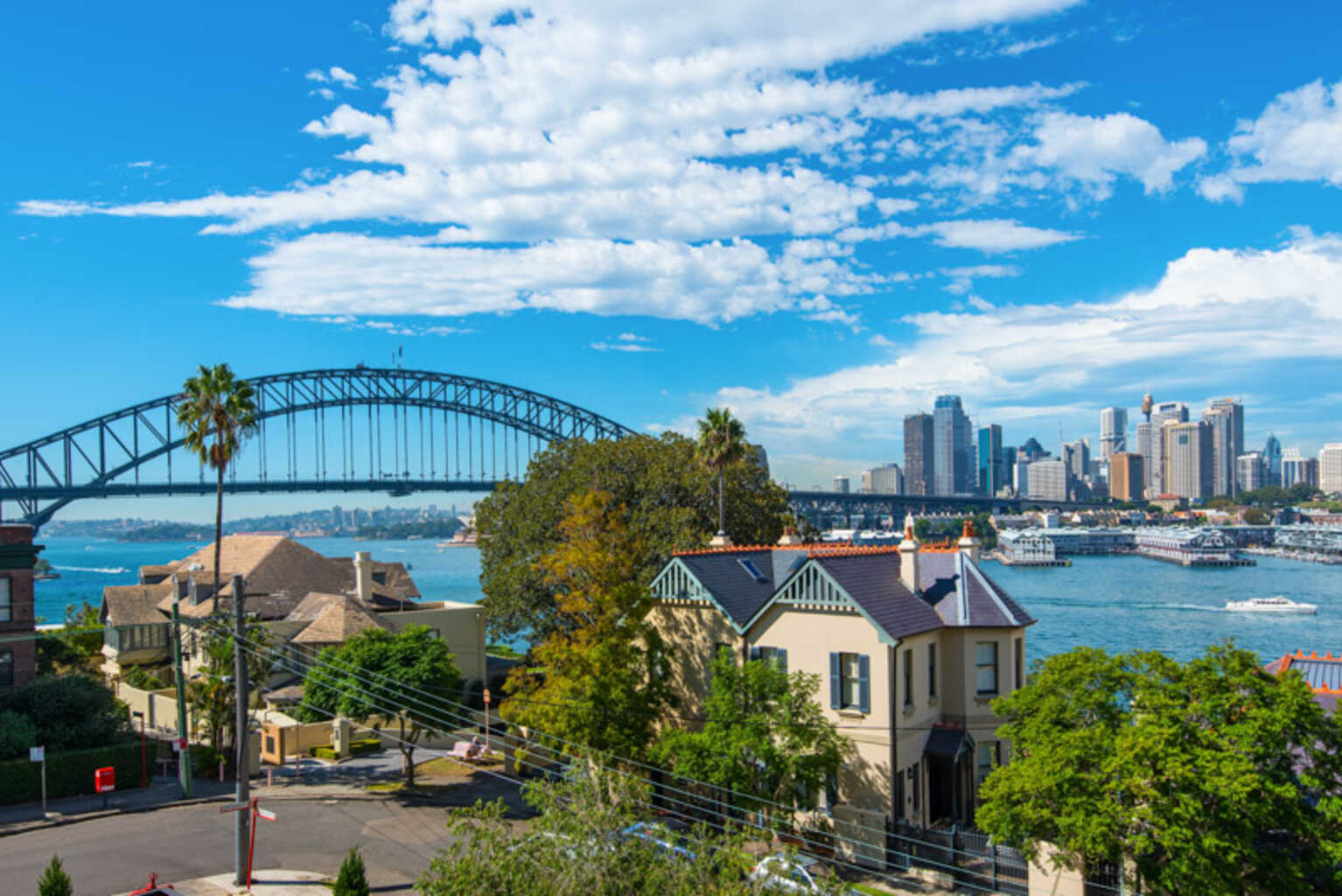 23/2 East Crescent Street McMahons Point