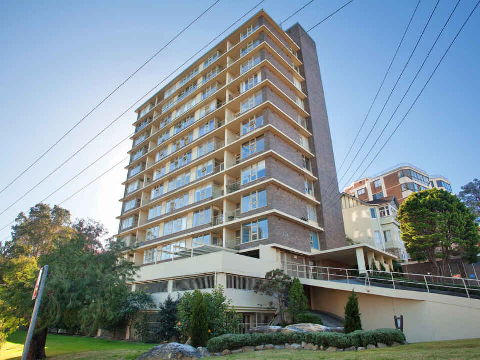 23/2 East Crescent Street McMahons Point