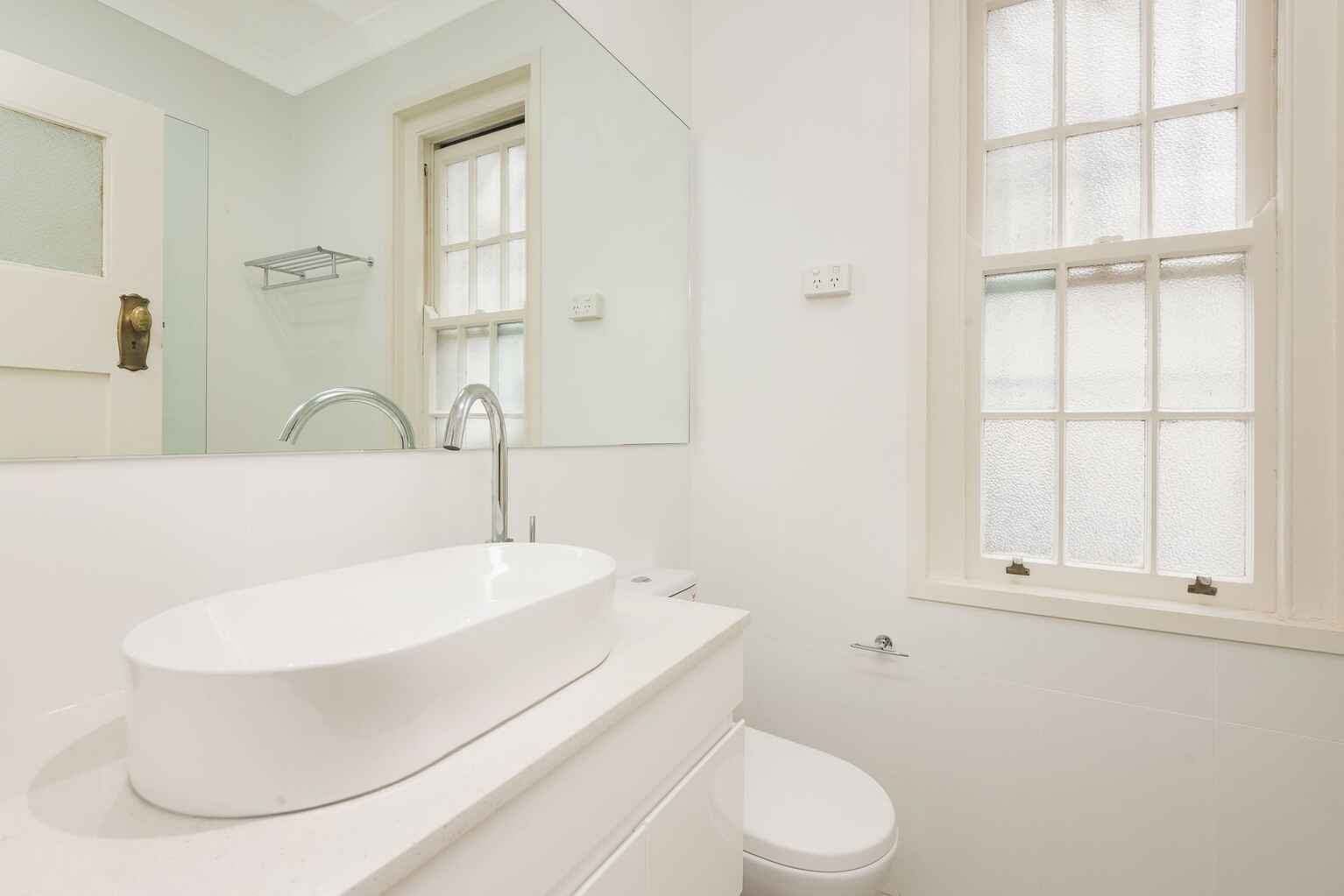 2/16 Whaling Road North Sydney