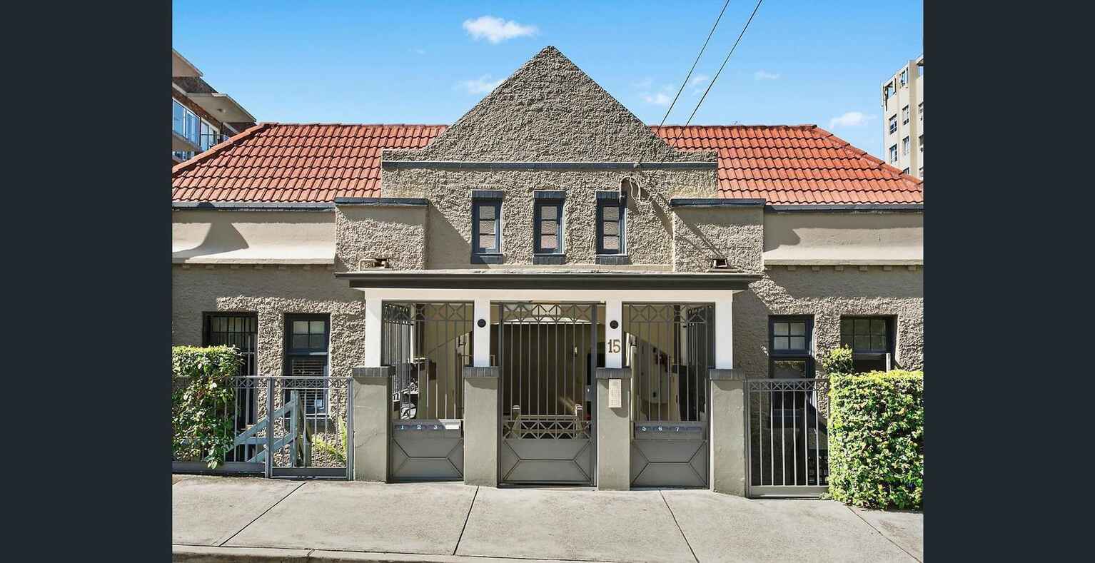 4/15 East Crescent Street McMahons Point